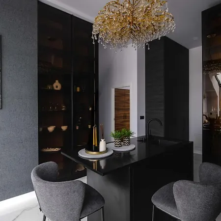Lejlighed Exquisite Penthouse: Luxe Living With Views *