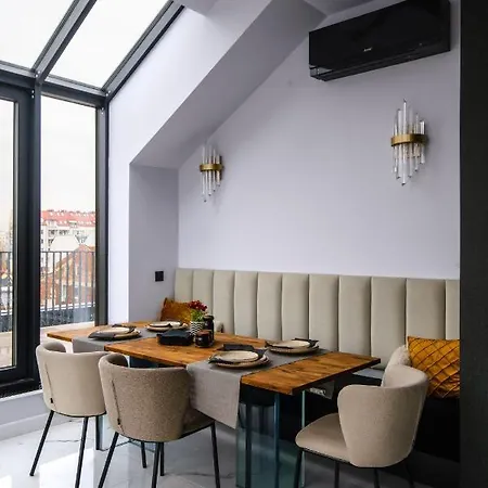 Exquisite Penthouse: Luxe Living With Views *