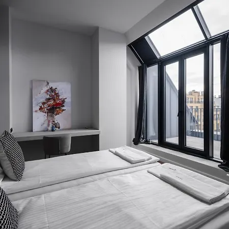 Exquisite Penthouse: Luxe Living With Views