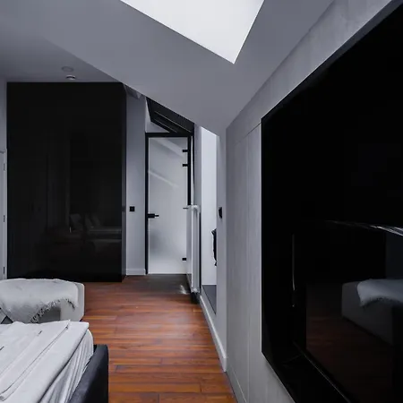 Exquisite Penthouse: Luxe Living With Views *