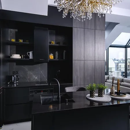 Exquisite Penthouse: Luxe Living With Views *