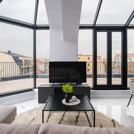 Exquisite Penthouse: Luxe Living With Views Appartamento *